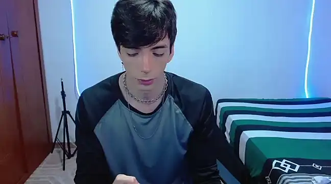 H3ll B0I online show from March 1, 11:04 pm