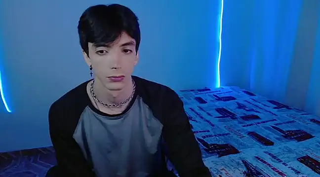 H3ll B0I online show from February 7, 5:10 am