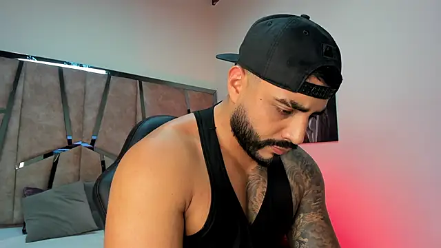 LeandroRusso online show from February 22, 7:54 pm