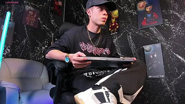 marcuscollins1  online show from February 6, 2:58 pm