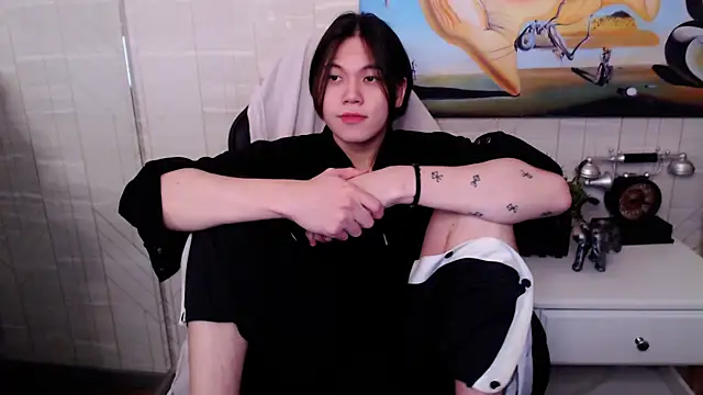 Snapshot of just_gay_ chatting on February 6, 1:32 pm just gay online show from February 6, 1:32 pm