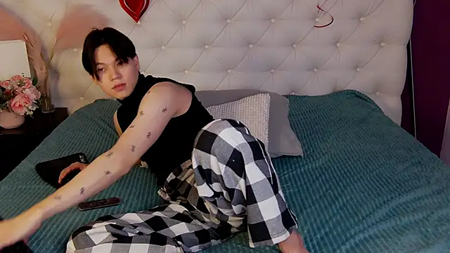 Snapshot of just_gay_ chatting on February 28, 1:36 pm just gay online show from February 28, 1:36 pm