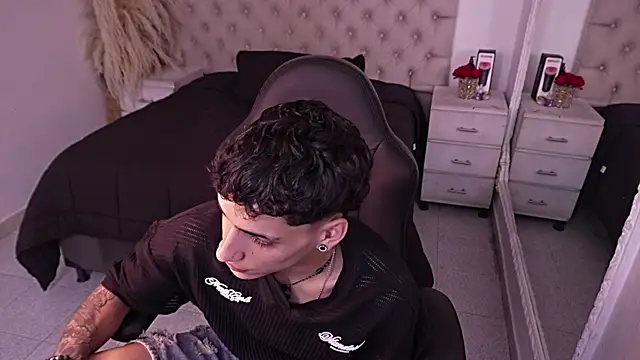 JhoanLeandro online show from March 28, 8:47 am