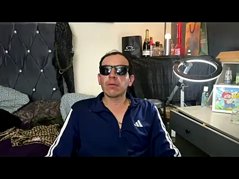 8828mannn online show from May 23, 9:48 am