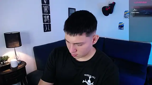 JamesCr  online show from April 21, 1:06 pm