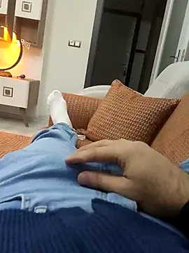 legolasleo online show from April 2, 3:15 am