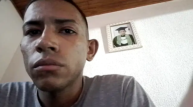 Mineirinho043 online show from February 14, 9:43 pm