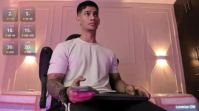 ANDRES STUD online show from May 31, 4:24 am