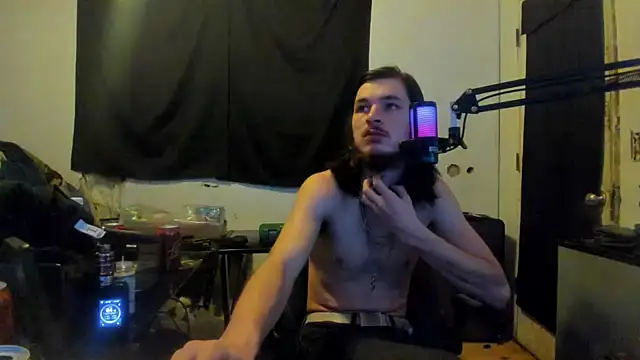 Snapshot of nuttyking2022 chatting on February 5, 1:33 pm nuttyking2022 online show from February 5, 1:33 pm