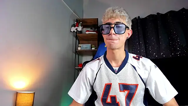 NovaaWheler online show from December 20, 8:38 pm