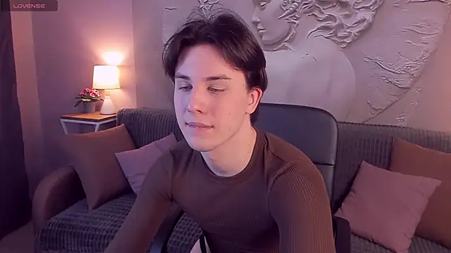 AdrianoAubert online show from March 9, 10:30 am