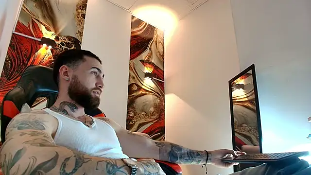 Luke davis01 online show from April 15, 1:22 pm