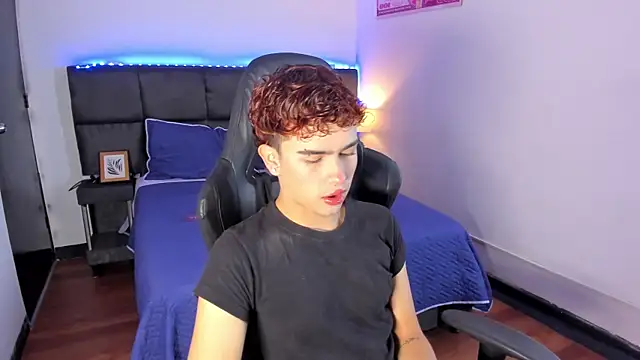 Aiiden 15 online show from November 28, 1:02 pm