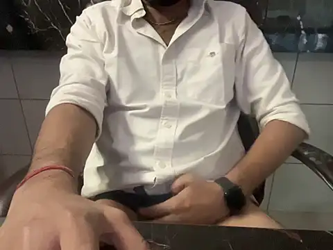 iamabigdickindian online show from November 30, 9:33 am