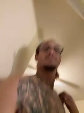 bigdickbigdaddy7373 online show from December 4, 9:00 pm