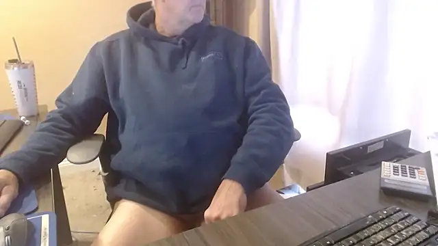 olderandwiser2 online show from December 18, 3:08 pm