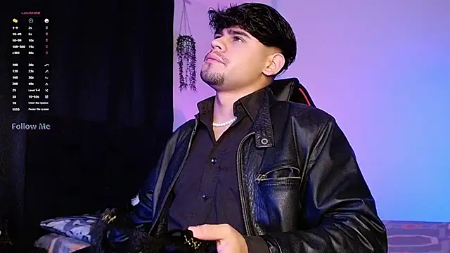 isaac-saenz online show from October 28, 9:17 pm