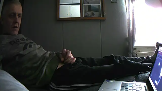 Snapshot of Teemu chatting on March 19, 3:29 pm Teemu online show from March 19, 3:29 pm