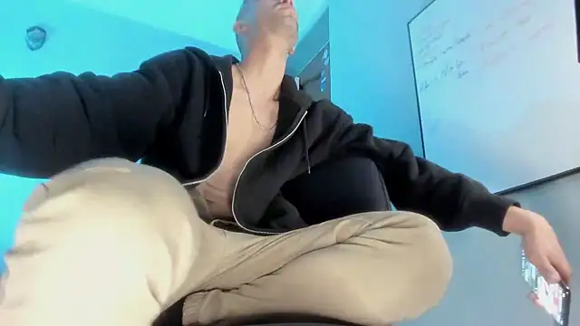 K cique online show from September 26, 11:57 pm