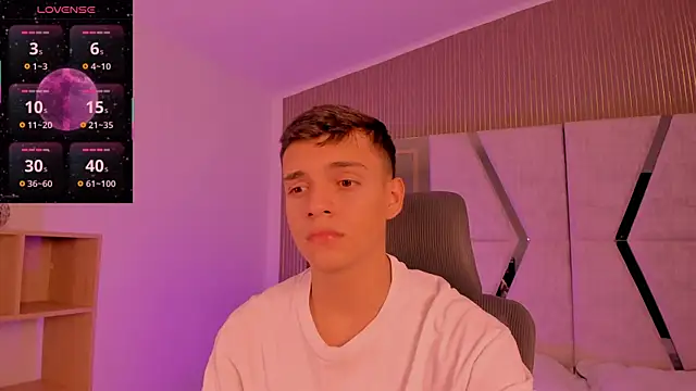 JacobRoberts1 online show from November 4, 8:21 pm