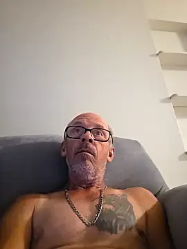 chris8827 online show from October 12, 9:20 pm