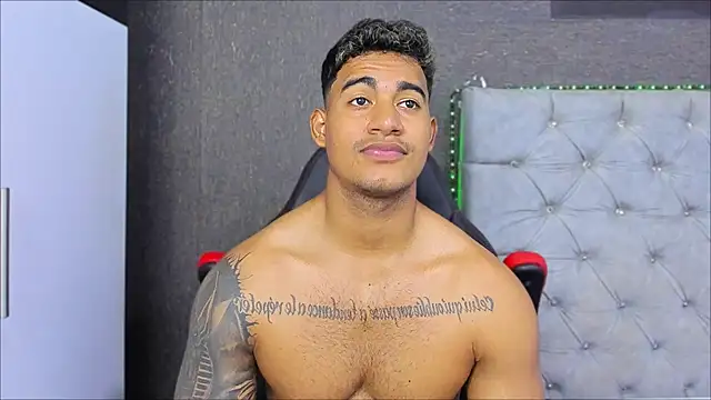 luigi hot  online show from November 16, 7:27 pm