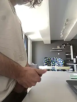 Snapshot of mikekmi21 chatting on March 5, 9:27 am mikekmi21 online show from March 5, 9:27 am