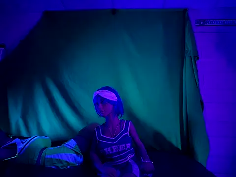 Snapshot of MickDollz chatting on March 22, 9:24 am MickDollz online show from March 22, 9:24 am