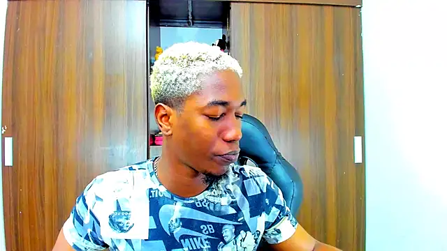 Dreamastercum  online show from October 9, 1:49 pm