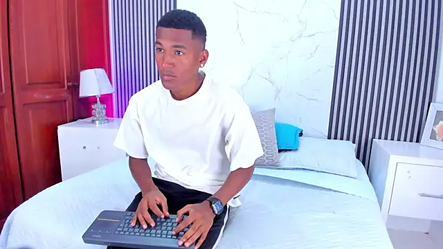 Snapshot of LexiAndDeker chatting on October 8, 5:28 pm LexiAndDeker online show from October 8, 5:28 pm