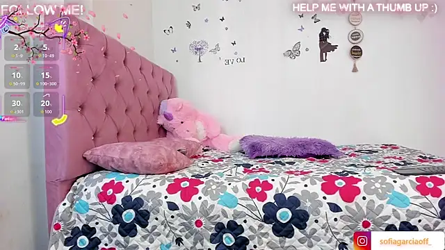 Moonroxe  online show from January 17, 9:05 pm