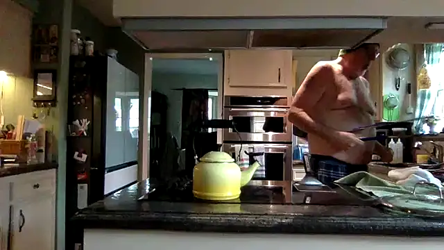 superbearboss online show from April 20, 4:31 pm