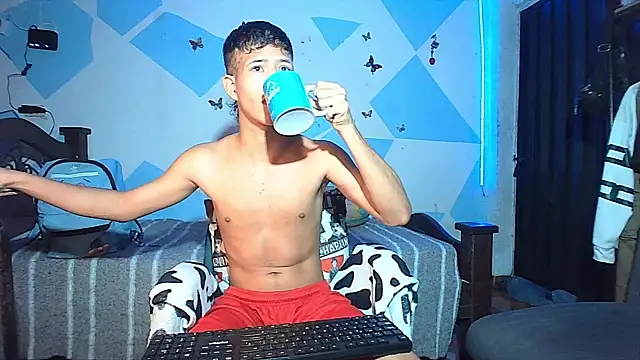 dareck 18 online show from June 2, 12:55 am