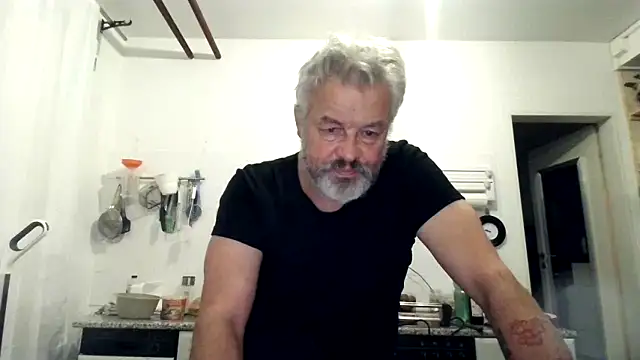 Berg Boy online show from December 1, 8:45 pm