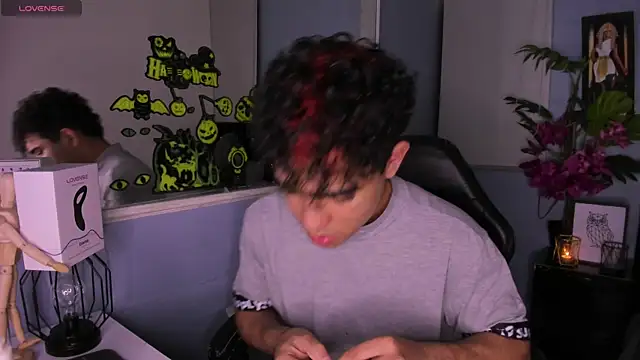 Snapshot of LucasCarterr_ chatting on October 19, 4:06 am LucasCarterr online show from October 19, 4:06 am