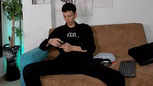 Giotrashy online show from December 17, 12:18 am