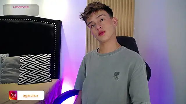 LiamWildx20 online show from April 16, 4:34 am