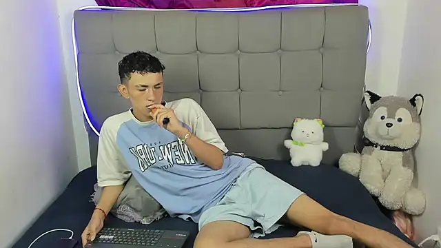 jeims hotboy online show from July 10, 1:25 pm