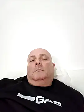 Alexis Bull online show from March 1, 6:07 pm