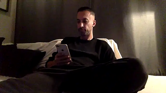 who am i x404 online show from October 7, 10:03 pm