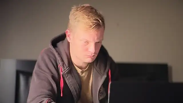 lustylyndon online show from November 22, 7:46 pm