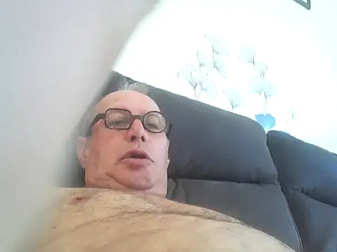 Snapshot of Vince072 chatting on September 18, 11:23 am Vince072 online show from September 18, 11:23 am