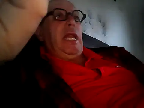 Snapshot of Vince072 chatting on September 23, 5:40 am Vince072 online show from September 23, 5:40 am