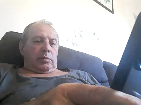 Snapshot of Vince072 chatting on September 25, 6:34 am Vince072 online show from September 25, 6:34 am