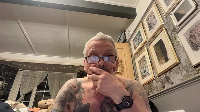 poggles online show from March 3, 8:48 pm