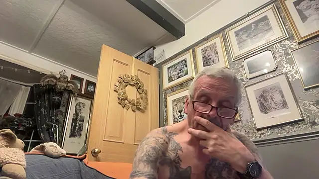 poggles online show from March 24, 9:51 pm