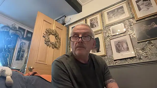 poggles online show from April 3, 7:49 am