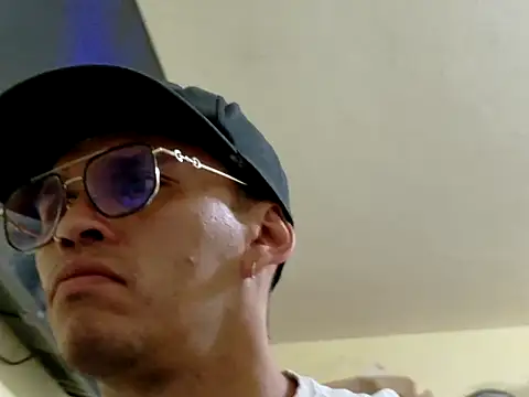 DOBLEWYOSK69G online show from October 23, 1:36 pm