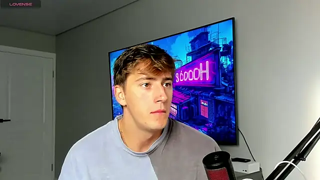 Snapshot of DaniHort chatting on September 23, 8:24 am DaniHort online show from September 23, 8:24 am
