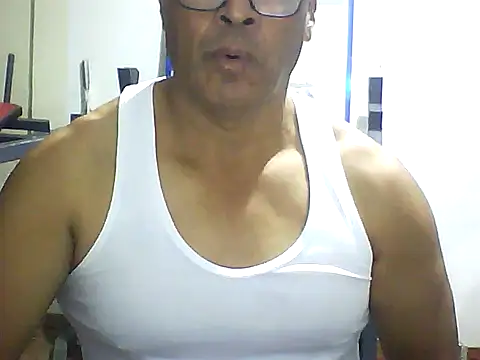 Snapshot of sexigym35 chatting on October 4, 4:17 am sexigym35 online show from October 4, 4:17 am